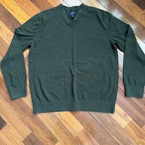 GAP Men's olive green Sweater